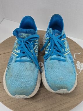 New Balance Blue and Teal Fresh Foam 1080 Running Shoe Womens Size 10